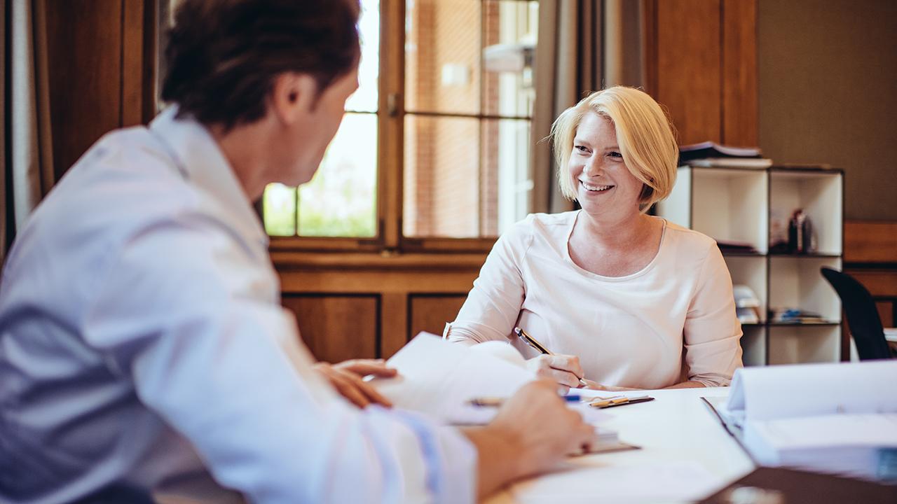 AdvoNeo Mandantin Beratungsgespräch