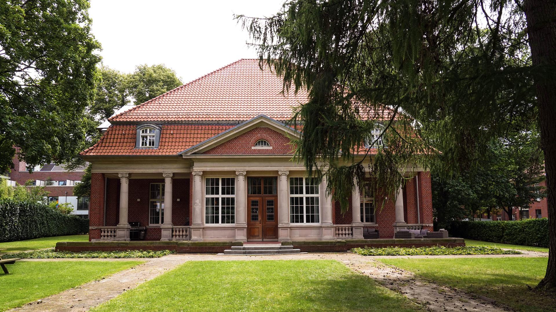 AdvoNeo Gebäude Außenansicht über uns