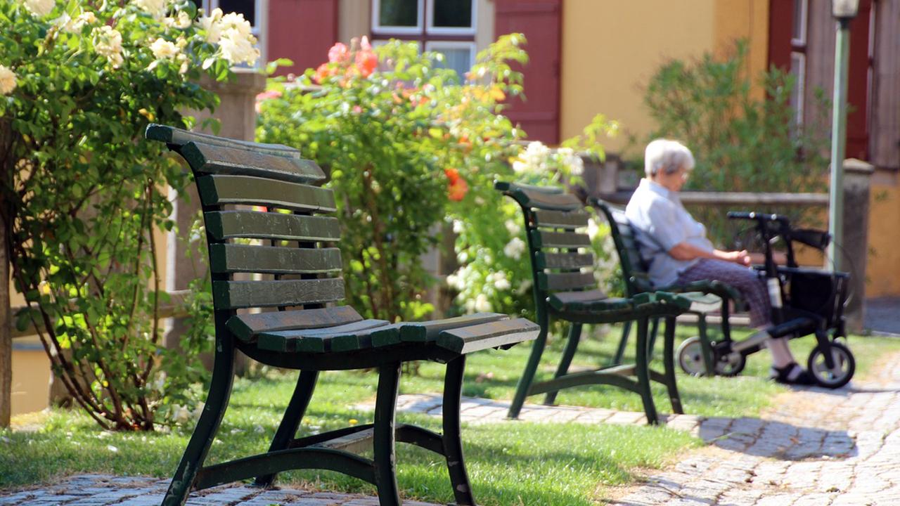 Pflegegeld pfändbar Pflegeheim Bank Seniorin