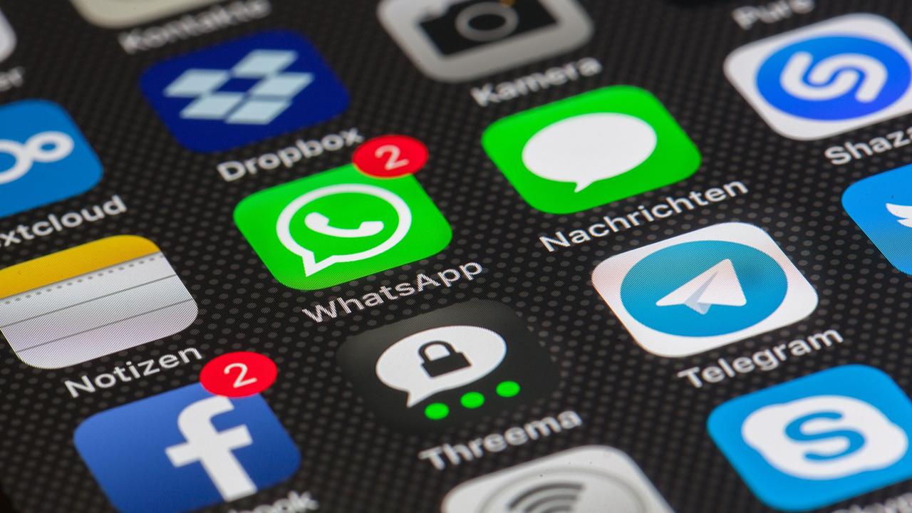 Smartphone Screen Mahnung per WhatsApp