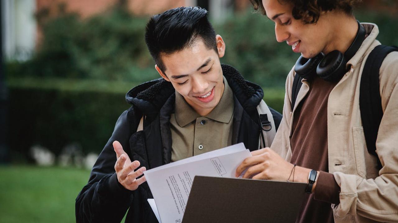 Studenten redend BAföG Schulden
