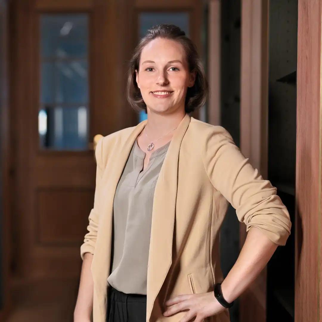 Foto AdvoNeo Mitarbeiterin Frau Meiser